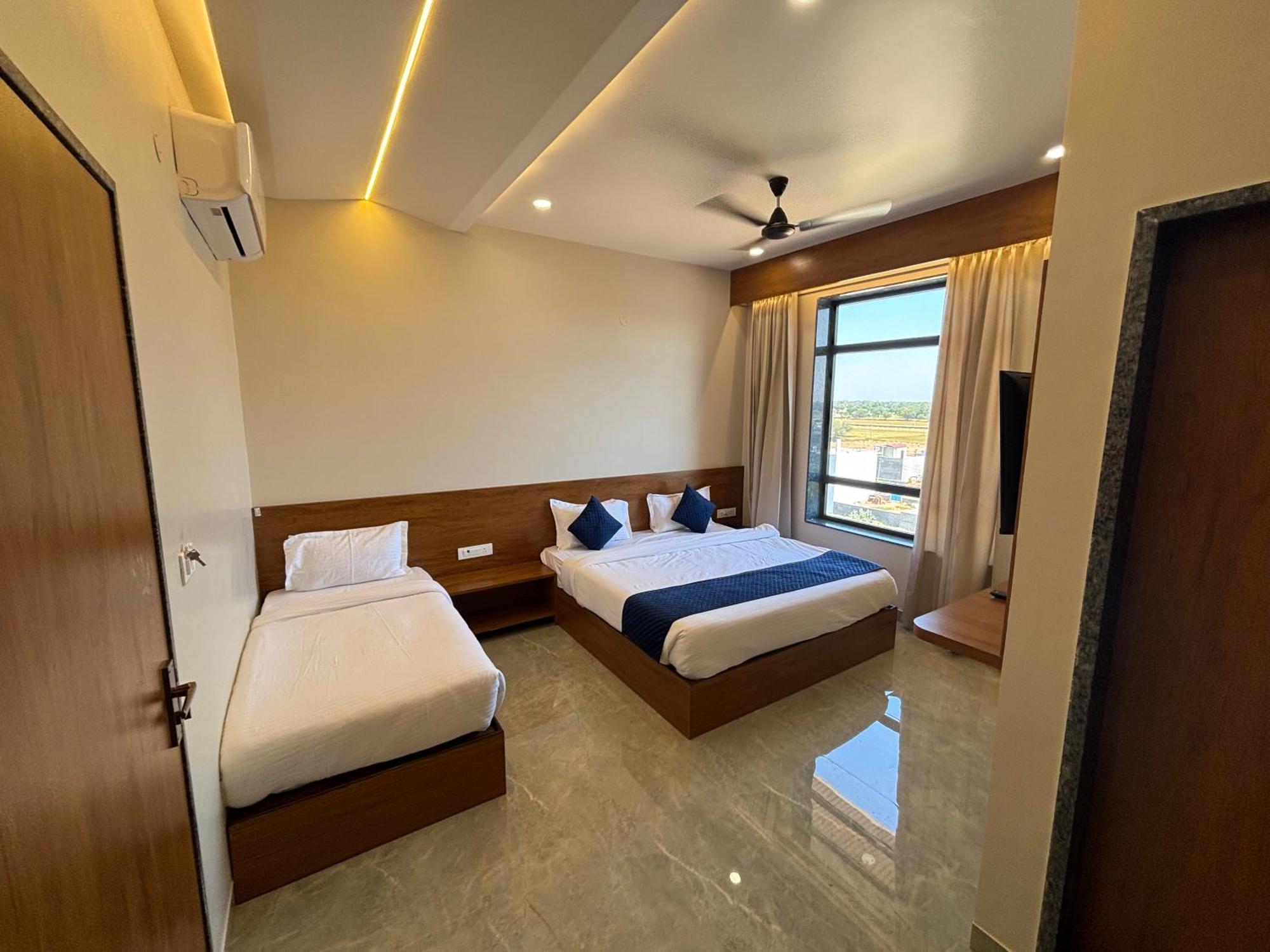 Hotel Sisodiya Palace Khatu Exterior photo